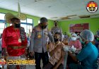 Tinjau-Vaksinasi-di-SMA-Negeri-1-Lobalain,-Kapolda-NTT-Berharap-Semua-Pihak-Dukung-Program-Akselerasi-Vaksinasi-Nasional