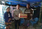 Hadir-Menyapa-Warga-Terdampak-Gempa,-Polsek-Sano-Nggoang-Antar-Bantuan-Sembako-Langsung-ke-Rumah