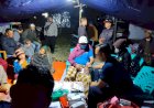 Respon-Cepat-Pascabencana:-Tim-DVI-Mabes-Polri-Turunkan-Tim-Medis-Obati-Pengungsi-Gempa-di-Kuwus