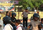 Atur-Lalu-Lintas-:-Kapolres-Mabar-Turun-Langsung-Pimpin-'Strong-Point'-di-Jalan-Frans-Lega