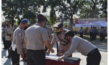 Kapolres-Pimpin-Sertijab-Wakapolres,-Kasat-Intelkam,-Kasat-Binmas,-Kasat-Narkoba,-Kapolsek-Sano-Nggoang-dan-Kapolsek-Macang-Pacar-Polres-Manggarai-Barat