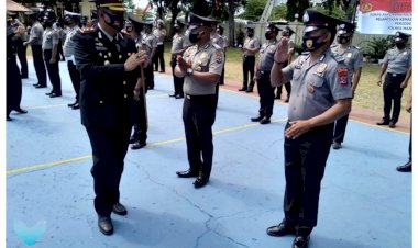 Hari-Bhayangkara-Ke-74,-Kapolres-Mabar-Pimpin-Upacara-Kenaikan-Pangkat-36-Personil-Polres-Mabar,-5-Personil-Brimob-dan-2-Personil-Polairud