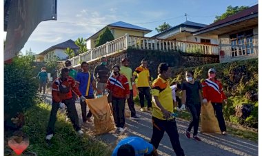 Polsek-Kuwus-Kerja-Bakti-dan-Sosialisasi-Hidup-Sehat-Cegah-Covid-19