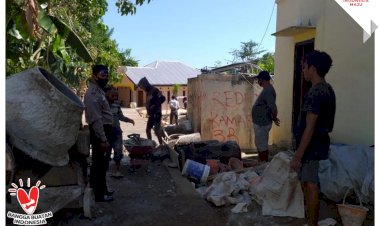 Awasi-Penggunaan-Anggaran-Dana-Desa,-Polsek-Komodo-Pantau-Langsung-Pembangunan-Jalan-Desa