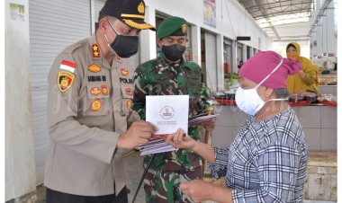 Operasi-Yustisia-TNI-POLRI,-1.000-Masker-Bantuan-Presiden-RI-Ir.-H.-Joko-Widodo-di-Bagikan-ke-Masyarakat-Labuan-Bajo
