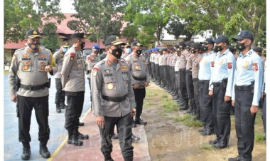 Kabaharkam-Polri-Pimpin-Apel-Gelar-Pasukan-Kesiapan-Simulasi-Protokol-Kesehatan,-Keselamatan-dan-Keamanan-di-Labuan-Bajo