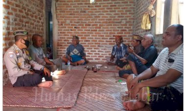 Bhabinkamtibmas-Dialog-Bersama-Warga,-Himbau-Protokol-Kesehatan-Jelang-Pilkada-2020