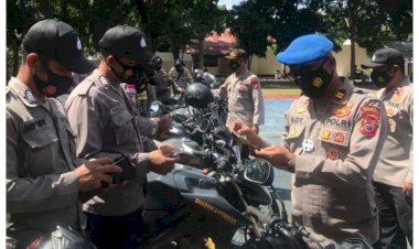 Dukung-Kawasan-Pariwisata-Super-Premium-Labuan-Bajo,-Bhabinkamtibmas-Wajib-Jaga-Kebersihan-Desa-dan-Imbau-Prokes