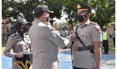 Kapolres-Manggarai-Barat-Pimpin-Sertijab-Kabag-Ren,-Kasat-Reskrim,-Kapolsek-Komodo-dan-Kapolsek-Lembor.