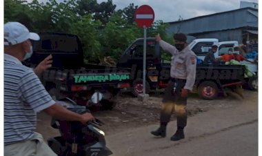 Patroli-Sat-Samapta-Tegur-Pengendara-Nekat-Lawan-Arus-Hingga-Imbau-Prokes-Covid-19