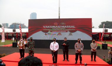 Panglima-TNI,-Kapolri-dan-Menkes,-Tinjau-Vaksinasi-Massal-Jelang-HUT-Bhayangkara