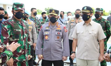 Kapolri,-Panglima-TNI-dan-Menkes-Tinjau-Rusun-Nagrak-dan-PPKM-di-Semper-Barat