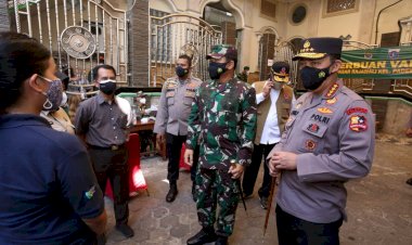 Hari-Pertama-PPKM-Darurat,-Kapolri-Tinjau-Penyekatan-Hingga-Vaksinasi-Massal