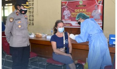 Percepat-Target-Vaksinasi,-Polres-Manggarai-Barat-Dirikan-Gerai-Vaksinasi-Presisi-di-Labuan-Bajo