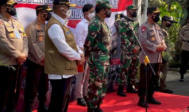 Panglima-TNI-dan-Kapolri-Tinjau-Serbuan-Vaksinasi-di-Solo