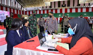 Kapolri-:-Momentum-HUT-RI-jadi-Upaya-Percepat-Vaksinasi