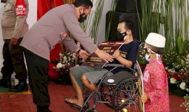 Kapolri-Minta-Jajaran-Terus-Bantu-Warga-dan-Gelorakan-'Ayo-Pakai-Masker-dan-Ayo-Segera-Vaksin'