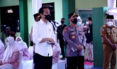 Presiden-dan-Kapolri-Tinjau-Vaksinasi-Merdeka-di-Ponpes-dan-Tempat-Ibadah-Se-Indonesia