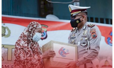 Wujud-Rasa-Syukur,-Satlantas-Polres-Mabar-Bagi-Ratusan-Sembako