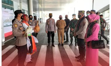 AKBP-Felli-Hermanto,-S.I.K.,-M.Si.,-Disambut-Secara-Adat-dan-Tradisi-Pedang-Pora