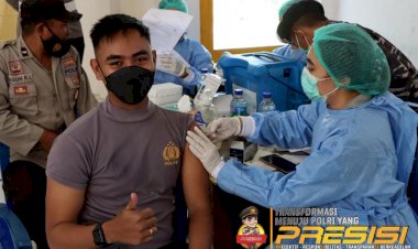 ANTUSIAS-PERSONIL-POLRES-MANGGARAI-BARAT-MENDAPATKAN-SUNTIKAN-VAKSIN-BOOSTER