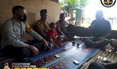 Bhabinkamtibmas-Desa-Golo-Bilas-Imbau-Warga-Binaannya-jaga-Situasi-Kamtibmas-dan-Taat-Prokes-Covid-19