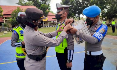 Sematkan-Pita-Operasi,-Waka-Polres-Mabar-Pimpin-Apel-Gelar-Pasukan-Operasi-Keselamatan-Turangga-2022