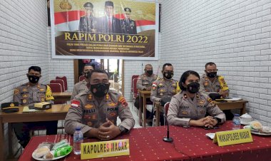 Kapolres-Bersama-Pejabat-Utama-Polres-Mabar-dan-Kapolsek,-Ikuti-Rapim-Tahun-2022-Secara-Virtual
