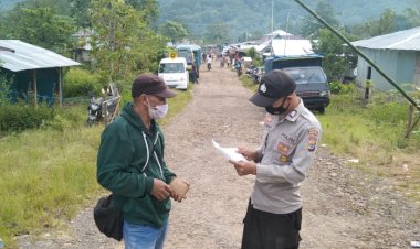 Tekan-Penyebaran-Covid,-Polsek-Sano-Nggoang-Bantu-Tim-Gugus-Tugas-Covid-Kecamatan-Sano-Nggoang-dan-Puskesmas-Werang-Imbau-Masyarakat-Taat-Prokes
