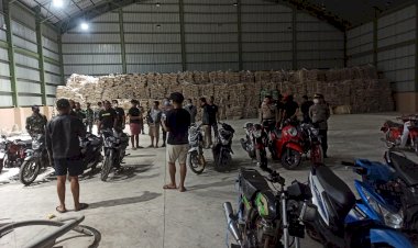 Kapolres--Pimpin-Anggota-Polres-Mabar,-Amankan-Dugaan-Penyelundupan-Ranmor-Roda-2-di-Pelabuhan-Multipurpose-Manjerite-Kabupaten-Mabar