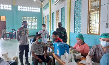 Kapolsek-Komodo-Bersama-Jajaran-Gencar-Imbau-Masyarakat-Untuk-di-Vaksin