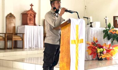 Jelang-Pilkades,-Kapolsek-Kuwus-Sampaikan-Pesan-Kamtibmas-Lewat-Mimbar-Gereja
