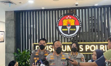 Kerahkan-Tim-DVI,-Polri-Gerak-Cepat-Berikan-Pertolongan-Korban-Kerusuhan-Laga-Arema-Vs-Persebaya