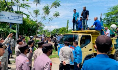 Polres-Mabar-Kerahkan-90-Personil-Amankan-Aksi-Demonstrasi-Penolakan-Kenaikan-NJOP