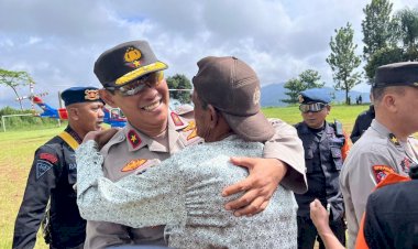 Polri-jangkau-tempat-terisolir-untuk-berikan-pasokan-kebutuhan-pokok