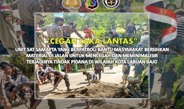 Cegah-Lakalantas,-Polisi-Bantu-Masyarakat-Bersihkan-Material-di-Jalan