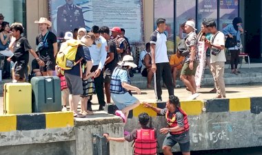 Polisi-Berikan-Imbauan-Keselamatan-Pelayaran-di-Labuan-Bajo