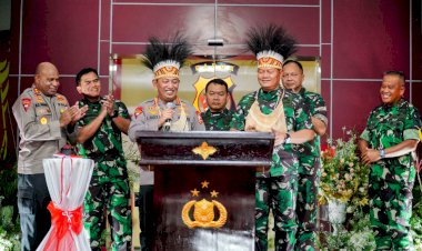 Ratas-Bareng-Presiden,-Kapolri-Tegaskan-TNI-Polri-Kawal-Seluruh-Kebijakan-di-Papua