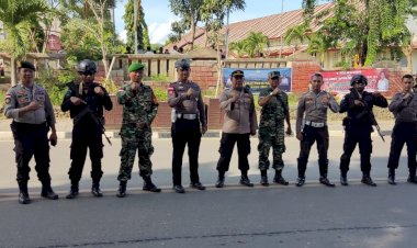 Personil-Gabungan-Amankan-Ibadah-Jumat-Agung-di-Labuan-Bajo