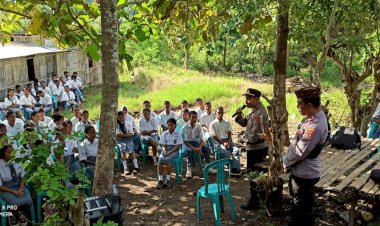 Sembari-Menikmati-Sejuknya-Udara,-Polisi-Berikan-Sosialisasi-Pencegahan-Kenakalan-Remaja