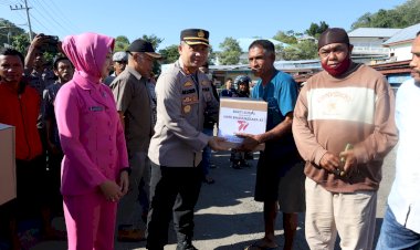Jelang-Hari-Bhayangkara-Ke-77,-Polisi-Bagikan-400-Paket-Sembako-di-Labuan-Bajo