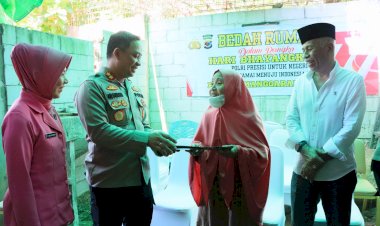 Jelang-Hari-Bhayangkara-Ke-77,-Polisi-Bedah-Rumah-Warga-Korban-Banjir-di-Labuan-Bajo