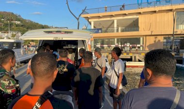 Kapal-Tenggelam,-Tim-SAR-Gabungan-Berhasil-Evakuasi-Wisatawan-Asal-Malaysia-di-Labuan-Bajo