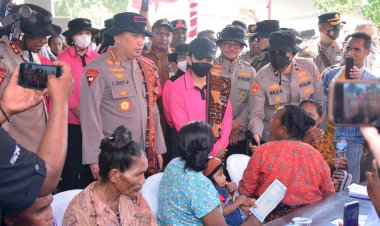 Kapolri-dan-Ketua-Umum-Bhayangkari-Tinjau-Bakti-Kesehatan-Polri-Presisi-di-Pulau-Palue-NTT