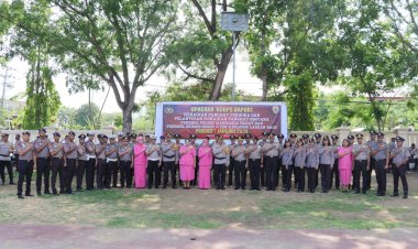 Tahun-Baru,-44-Anggota-Polri-di-Labuan-Bajo-Mendapat-Kenaikan-Pangkat