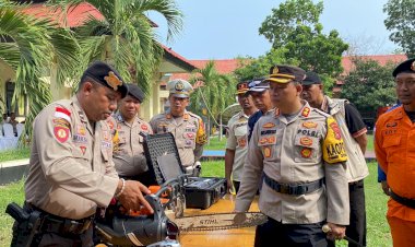 Antisipasi-Terjadinya-Bencana,-Kapolres-Mabar-Cek-Kesiapan-Peralatan-SAR