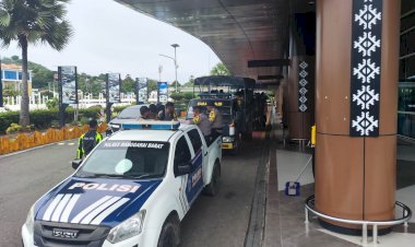 Amankan-Pemilu-2024,-71-Orang-Personil-BKO-Tiba-di-Bandara-Internasional-Komodo