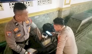 Operasi-Ketupat,-Sidokkes-Polres-Mabar-Berikan-Pelayanan-Kesehatan-Bagi-Petugas-Maupun-Masyarakat