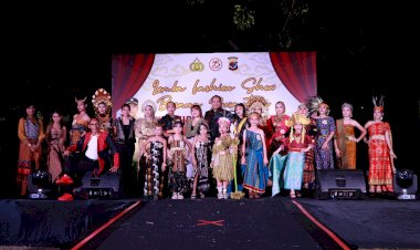 Polres-Mabar-Gelar-Fashion-Show-Busana-Nusantara-di-Labuan-Bajo