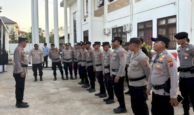 Puluhan-Polisi-Amankan-Pengundian-Nomor-Urut-Paslon-Pilkada-Mabar-2024